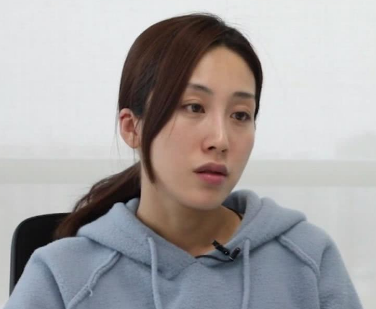 周美毅老公郑刚:在岳母葬礼提离婚,带小三上门争夺儿子