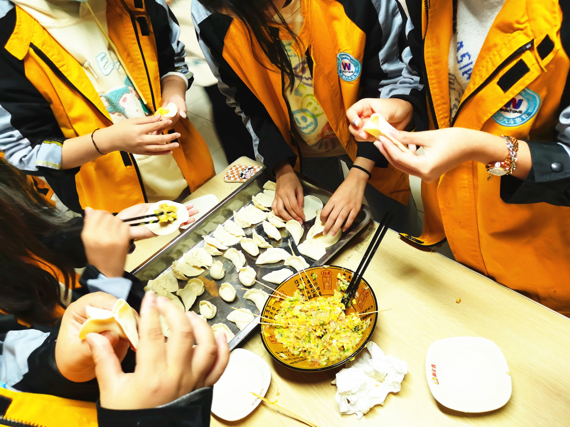 冬至送温暖,饺子暖寒冬|上海万通举办包饺子大赛