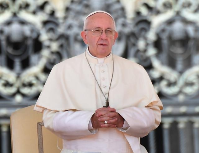 残忍罪行被曝光!天主教教皇方济各被要求公开道歉