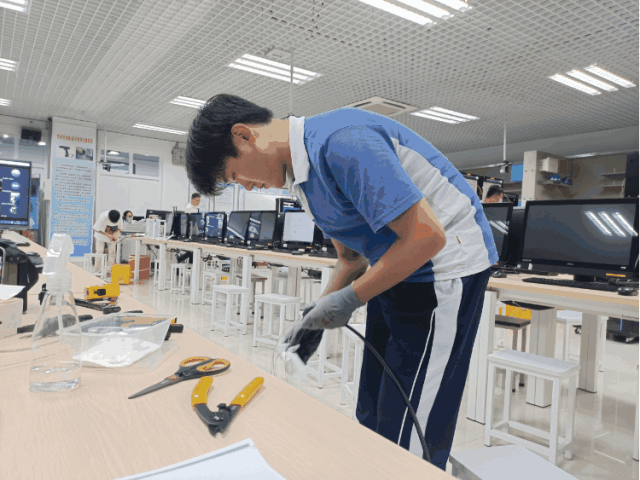 宝山技校受邀参加深圳技师学院第十八届技能节国际邀请赛