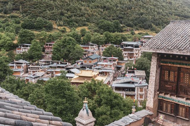 麦其土司二少爷原型