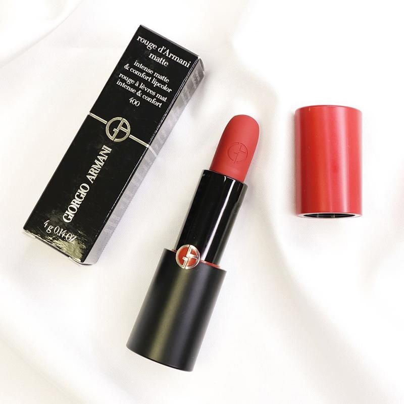 阿玛尼400,滋润双唇保持长达 8 小时