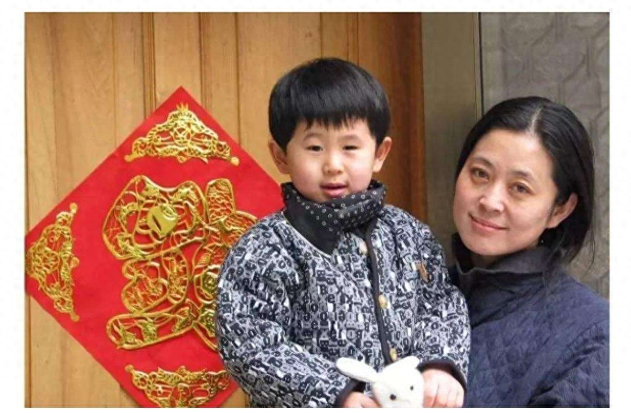 倪萍在90岁母亲面前还是个孩子：有妈才有家 - 知乎
