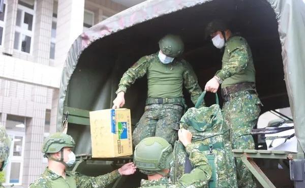 台湾防务部门被爆要官兵"戴口罩睡觉",民代忧台军成防疫破口
