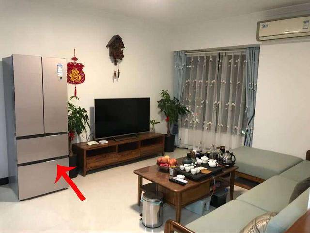 "客厅4不放,人旺家也旺",不管家里多有钱,这4样别放客厅!