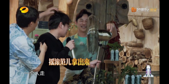 彭昱畅爆笑翻唱《Last dance》，薇娅“暂时将他眼睛闭了起来”
