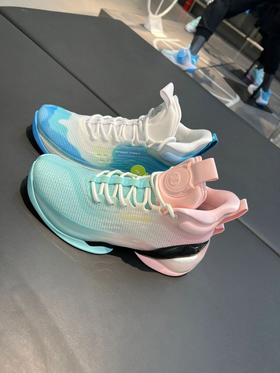 安踏夏款篮球鞋kt7全新配色 克莱汤普森第七代签名战靴,采用安踏氮