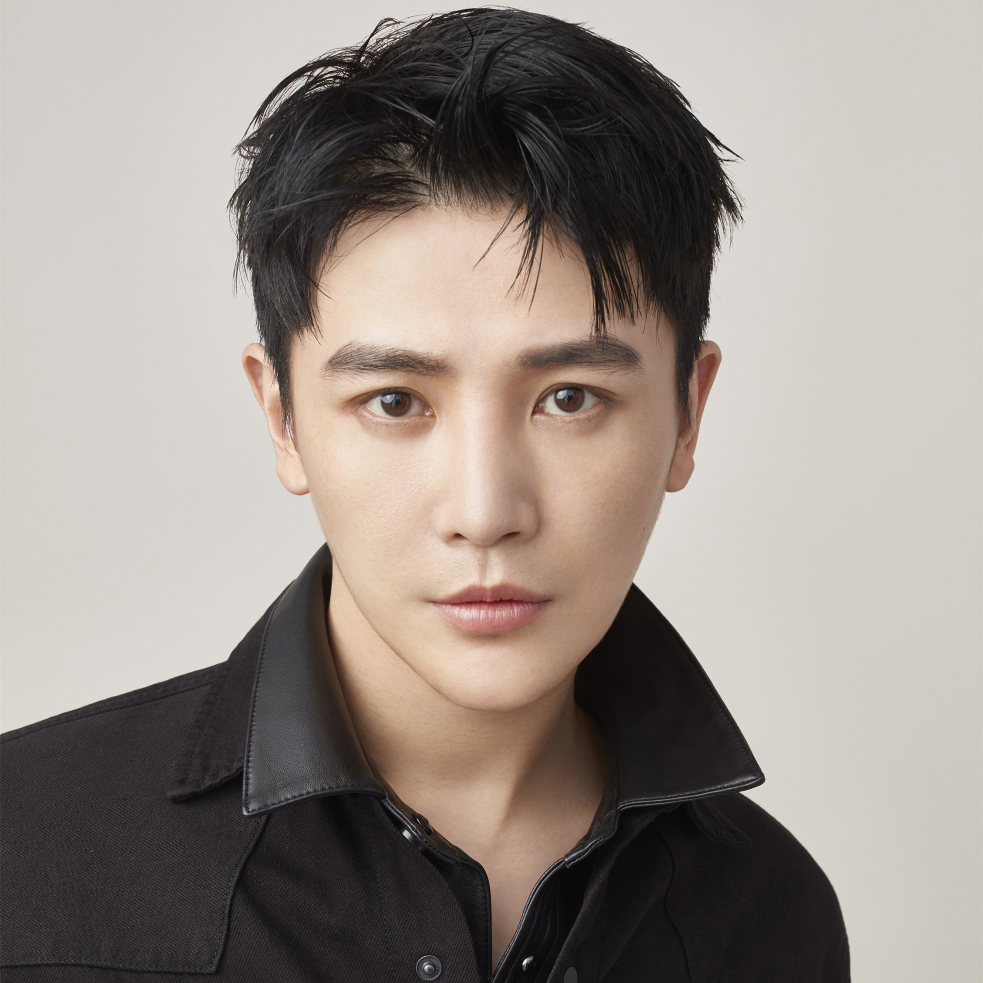 虽说"男看鼻子",但这些男演员的"大鼻子",写满了"假"字