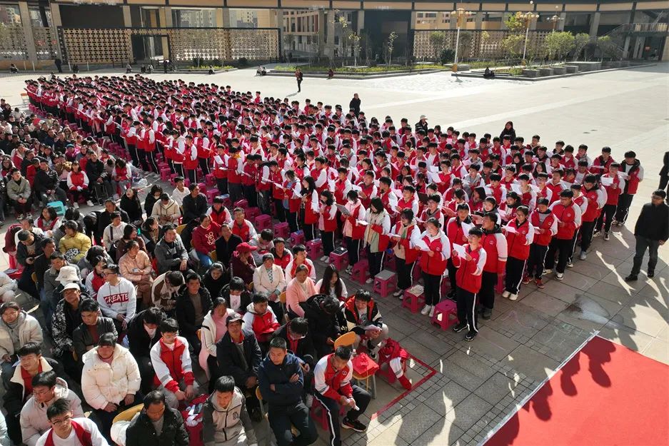 十八而志,云南曲靖会泽文渊中学举行高三成人礼暨家长开放日活动