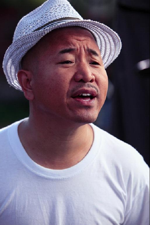 王亮分享喜讯,王小利和前妻陪同等待,儿媳罕见露面