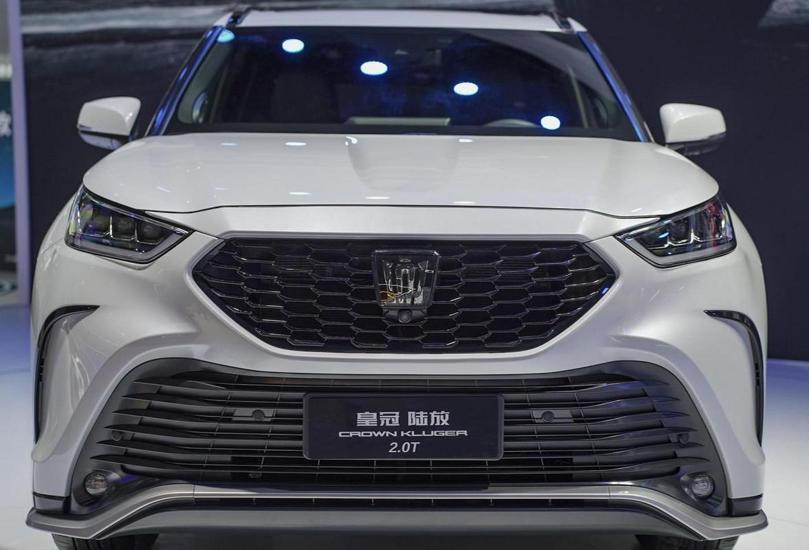 2023款一汽丰田皇冠陆放:2.0t 8at,售价32.98万,值得一试吗?