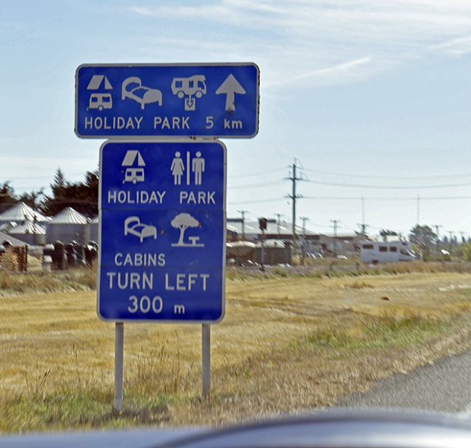 你准备去新西兰租车自驾旅行吗?先看懂一下那些道路牌的意思吧