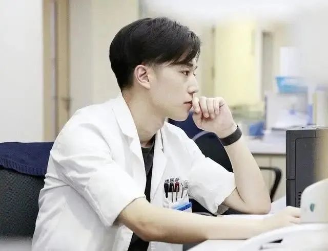 推荐速低头，找痣！知名医生：长在这些地方的都要切除！