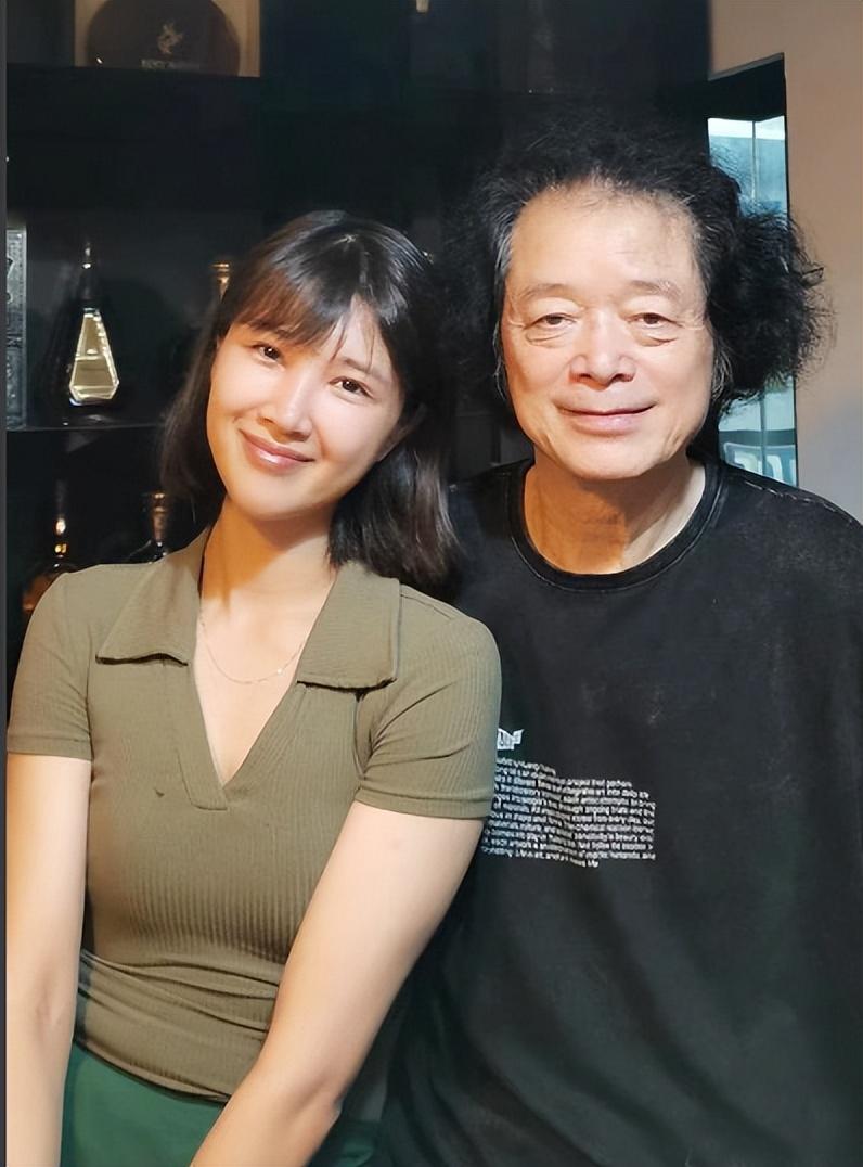 当红女星奚望:爱继父也爱生父,离婚最对不起年幼的女儿