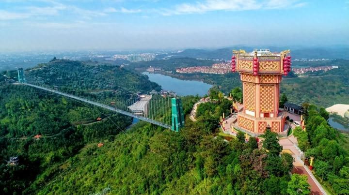 美丽的 " 熙和湾"aaaa景区,是一个以客家文化,花灯文化为主题,集旅游