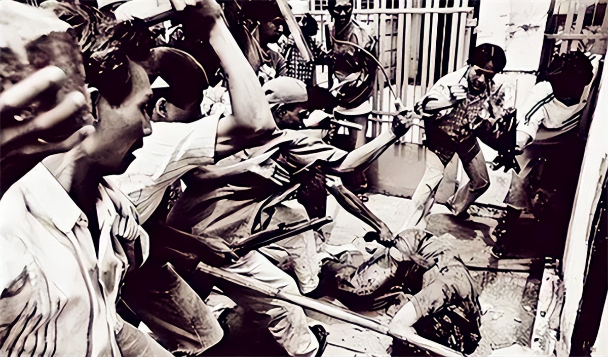 1998年印尼屠华事件:10万华人妇女当街被侵犯,50万华人被屠杀