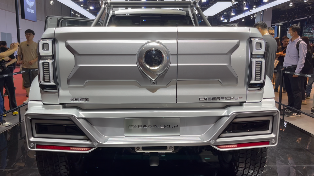 上海车展丨赛博皮卡太吸睛 路人都行注目礼