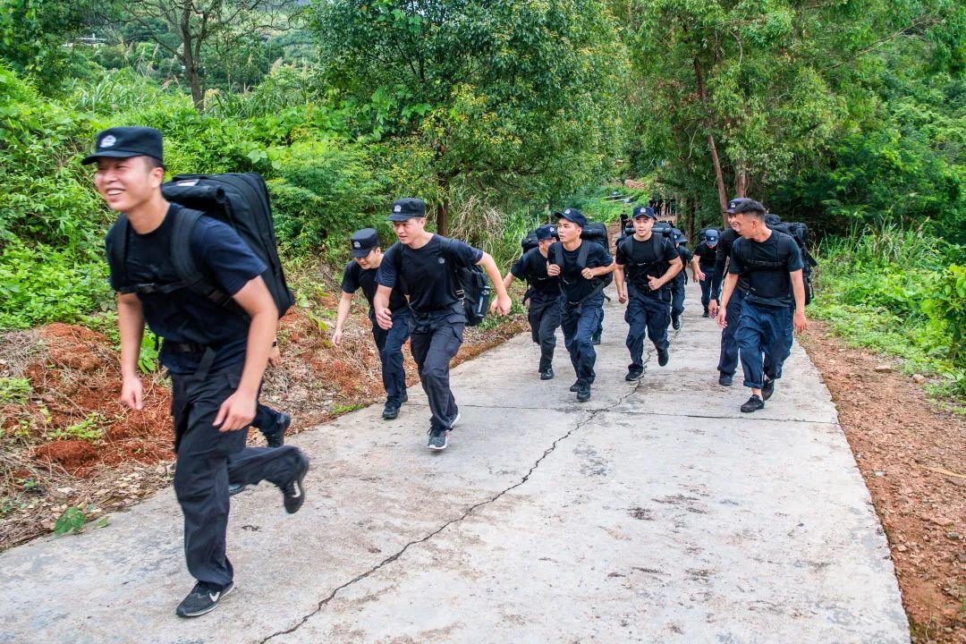 广东公安"八大专项行动"丨越野大比武,意志和力量的比拼!