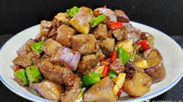 茄子炒牛肉块:又一道"秋补硬菜"!能尝鲜,解馋,会吃的人不多