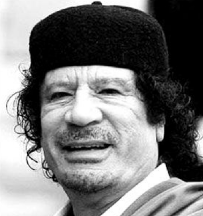 回顾卡扎菲死前:躲进下水道被揪出,对打他两巴掌的士兵说了两句话