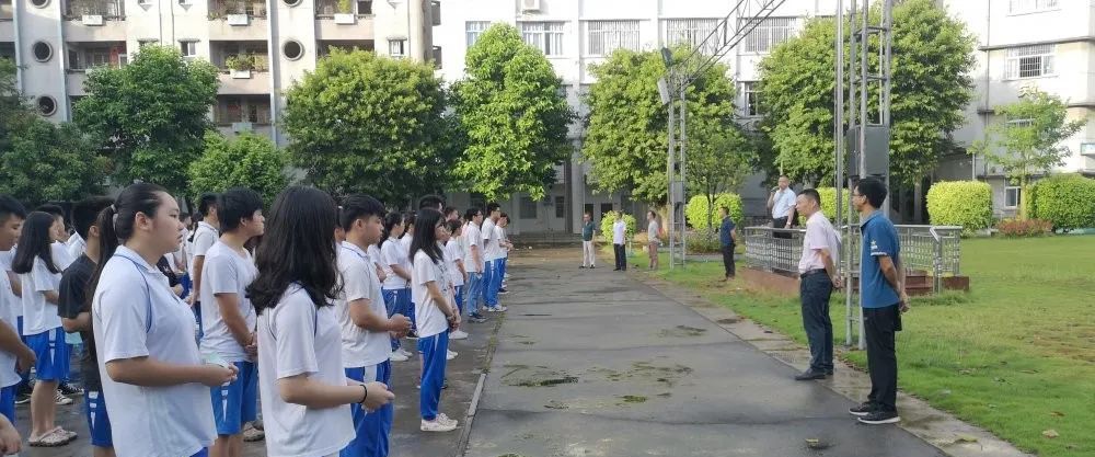 青春逐梦处!新兴县华侨中学隆重召开高考冲刺动员大会