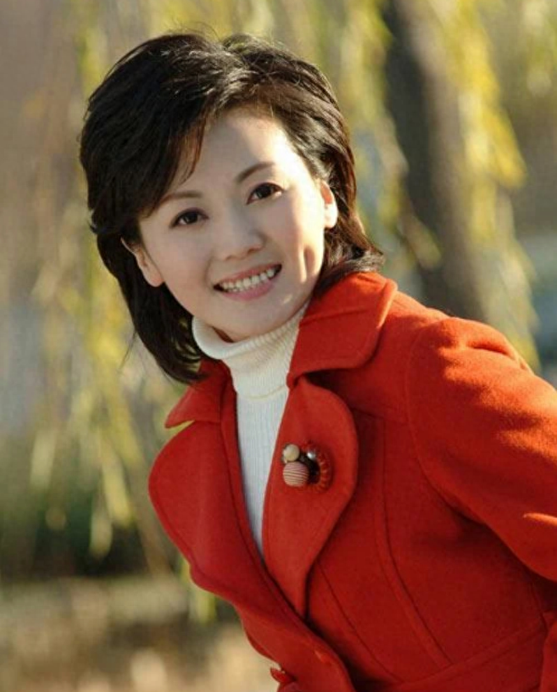 回顾央视著名主持人柴璐追梦路上有眼泪曾公开征婚46岁仍未婚