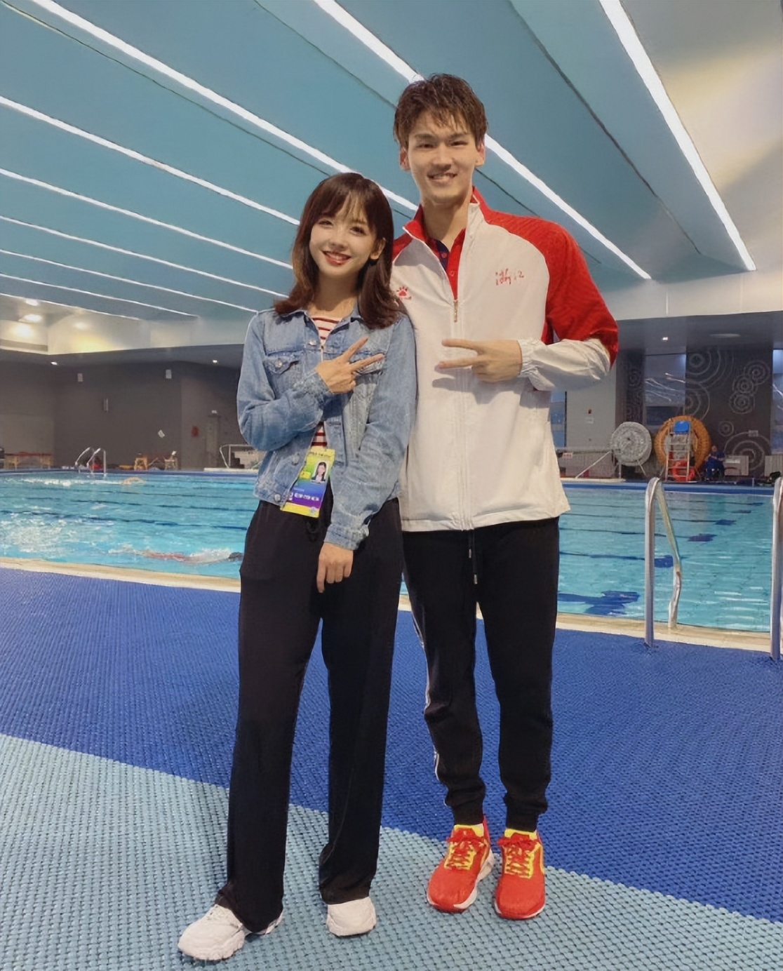 网传王冰冰徐嘉余谈恋爱!晒男方腹肌照秀恩爱,曾被男方公开表白