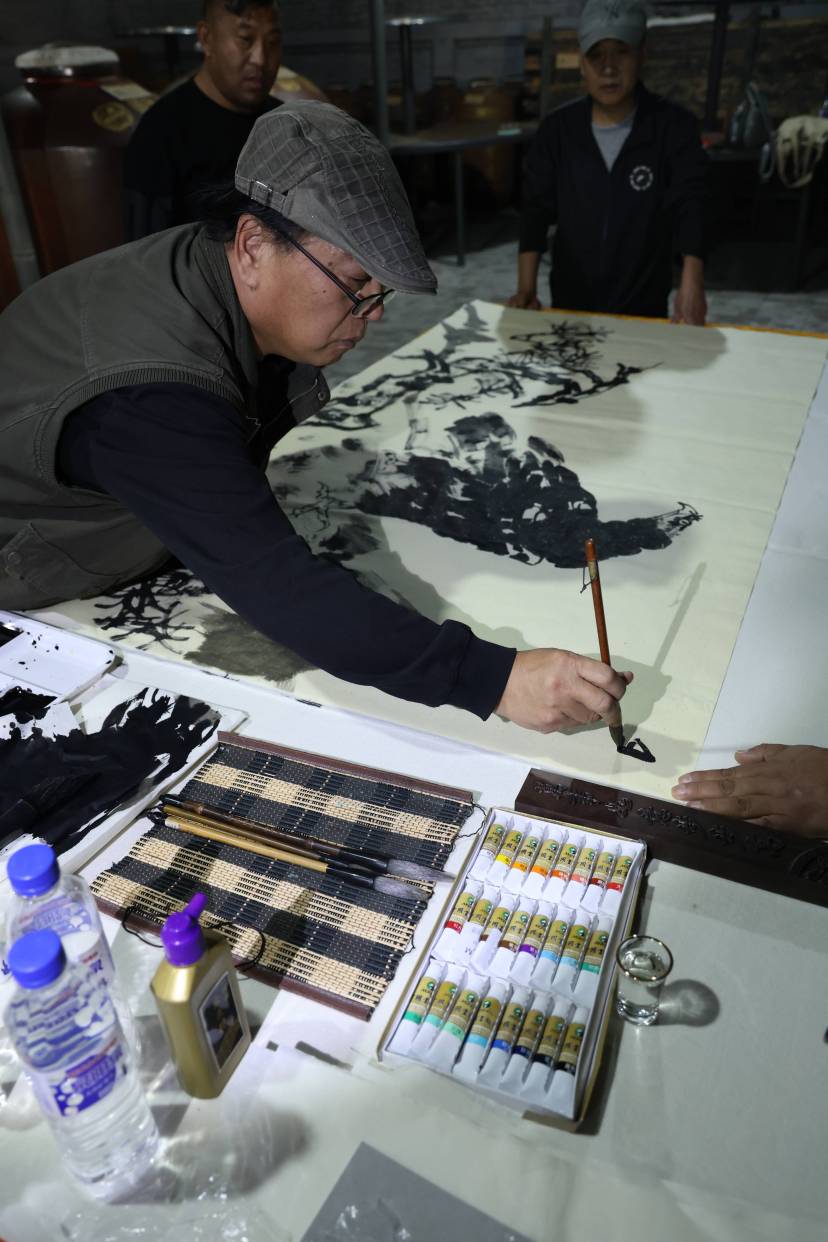 "百年品牌 百年工艺 百年传承" 白城书画家走进东北一品窖酒业