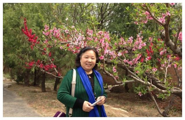 55岁大妈运动6个月,成功减肥40斤,如今身材美到爆表