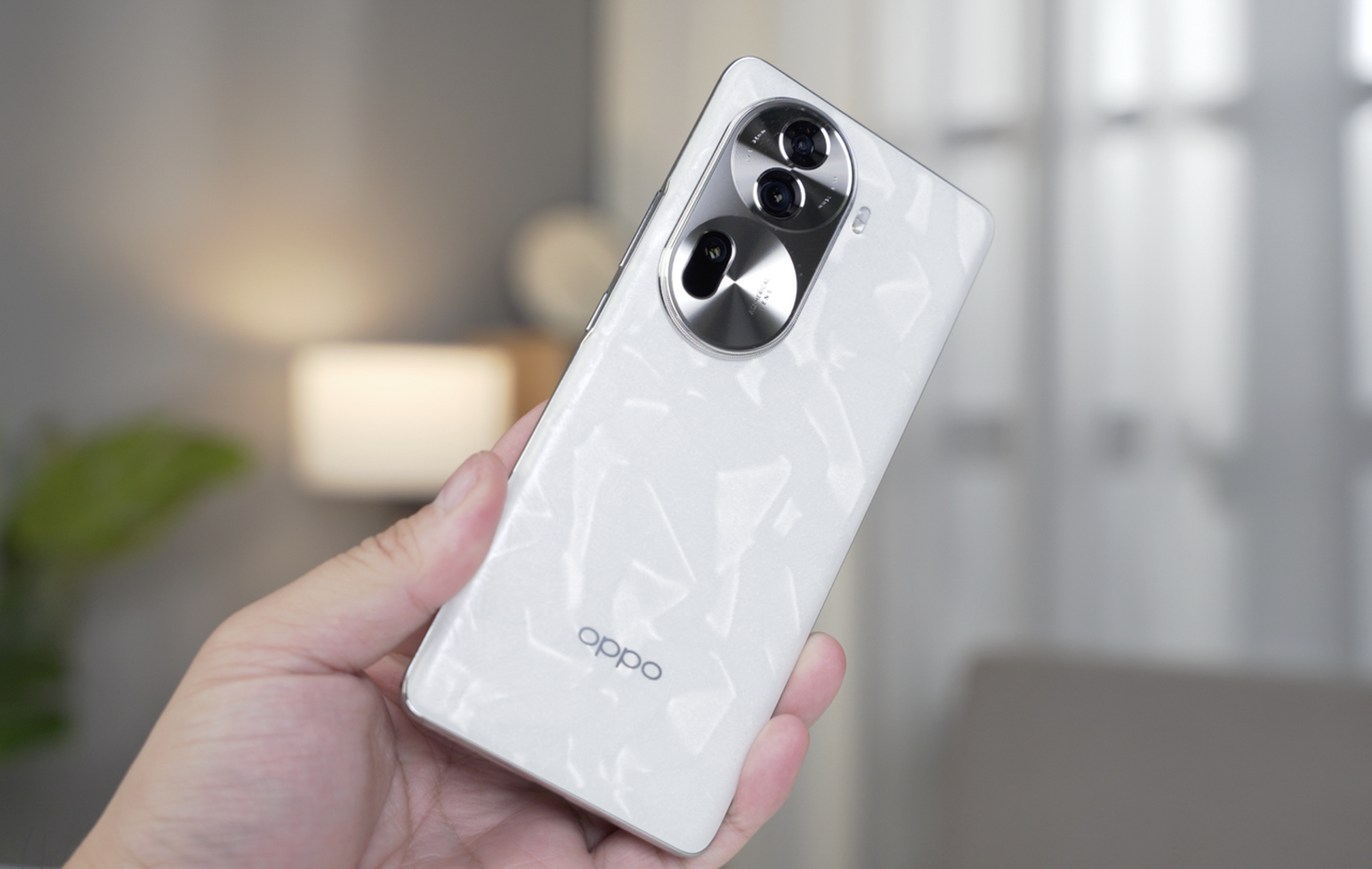 不妨可以看看绿厂新出的#oppo reno11#系列新机,目前正在开售reno11