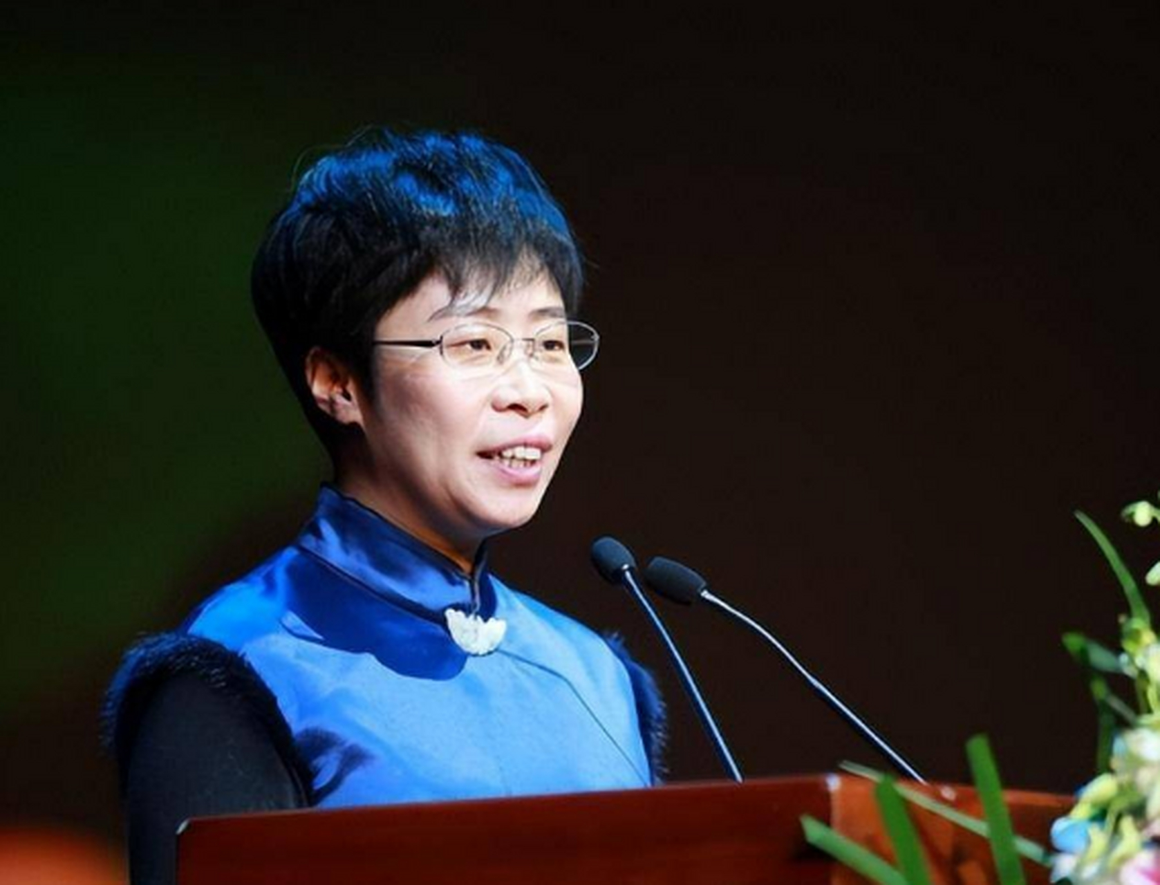 北大才女蒙曼如今48岁依然单身,朱讯问她:"你最想嫁的男人是谁?