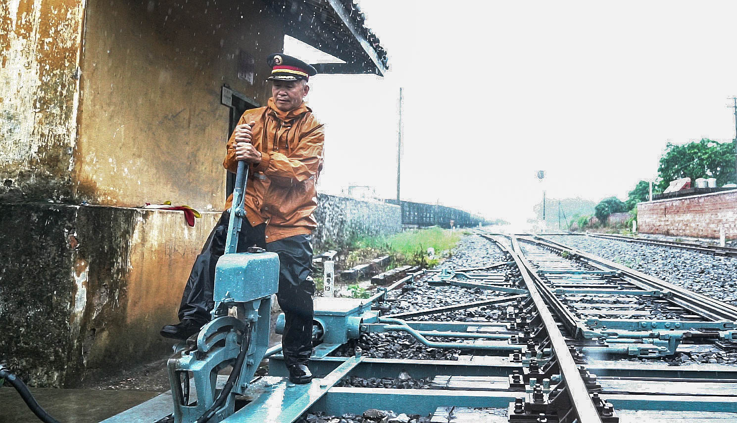 扳道工曾广德的坚守(1)