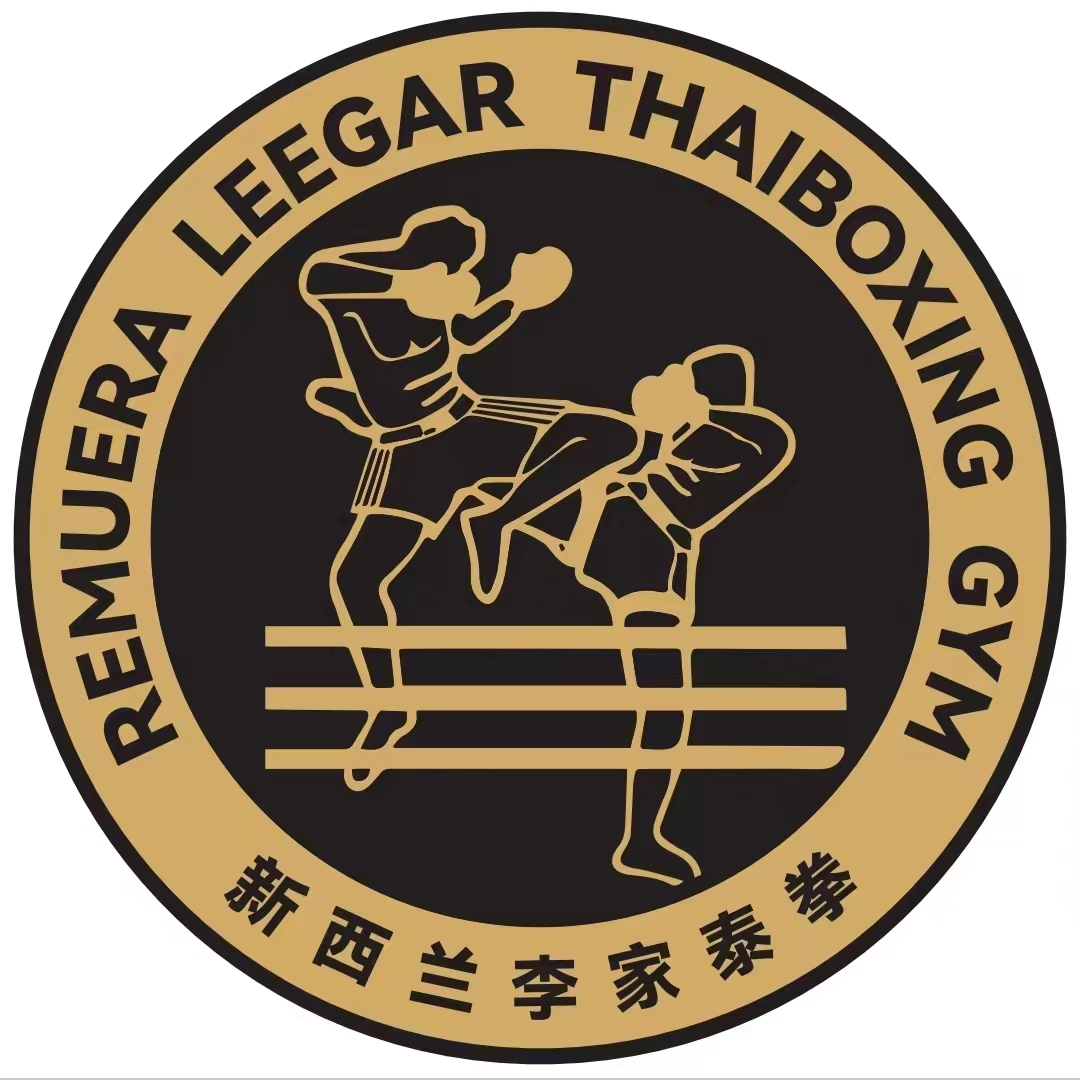 在教学中,他还将自己擅长的李家教拳,泰拳和诸多格斗流派及兵器运用