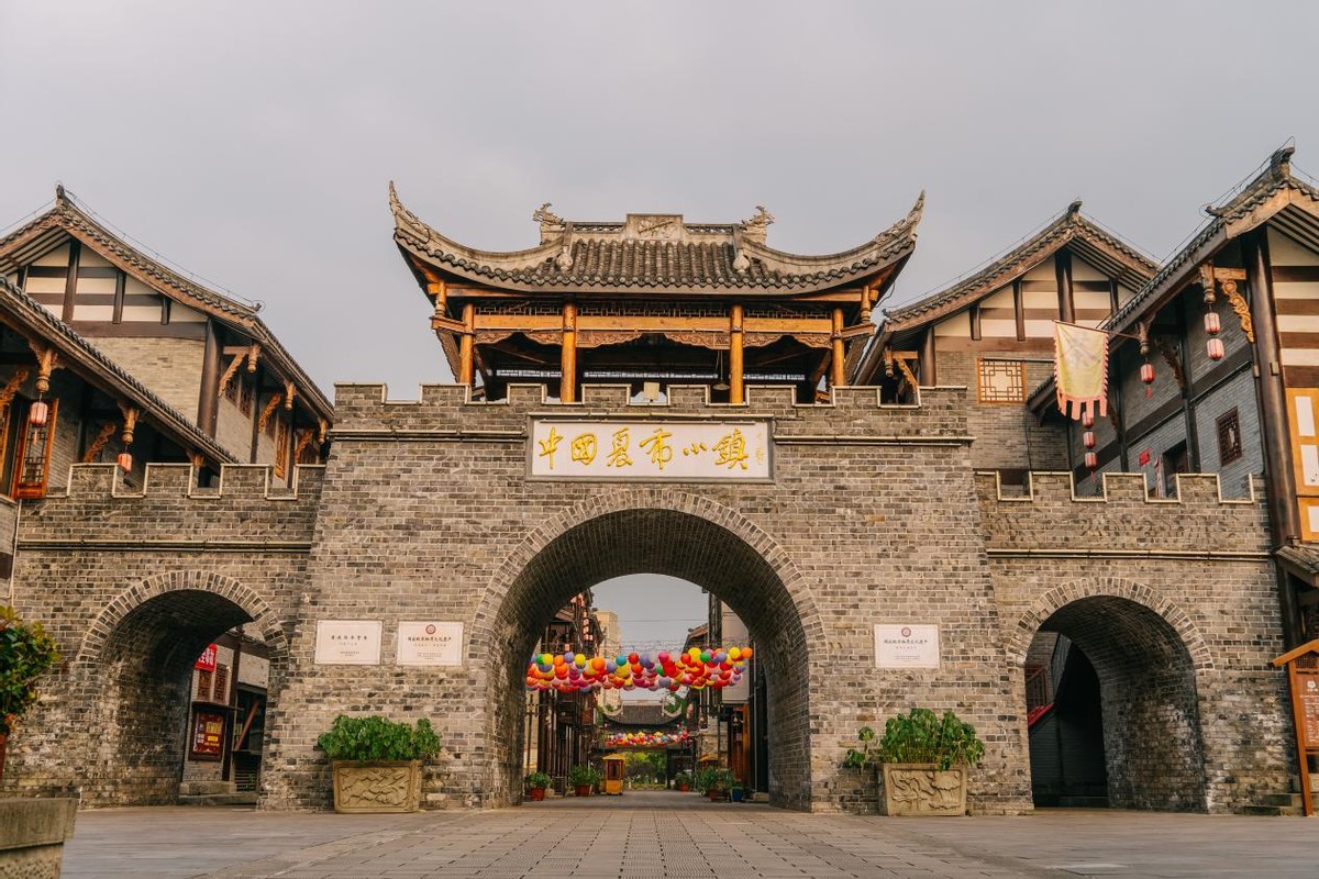 邂逅风情古街,自驾uni-v畅游中国夏布小镇