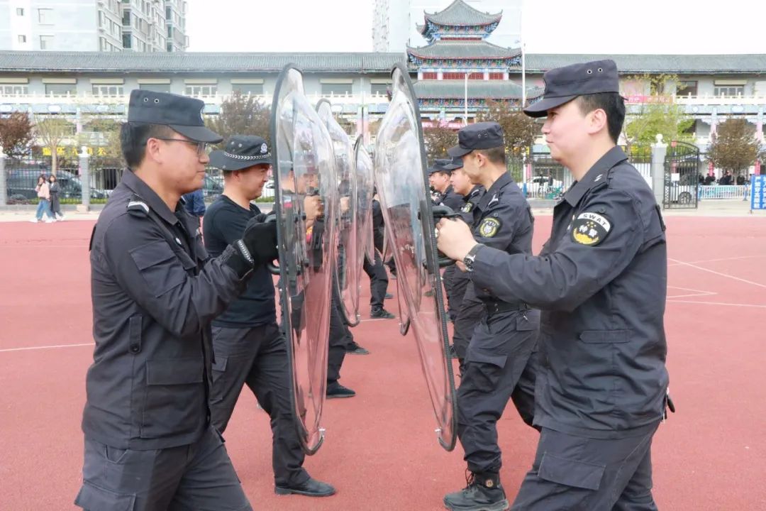 处突队图片