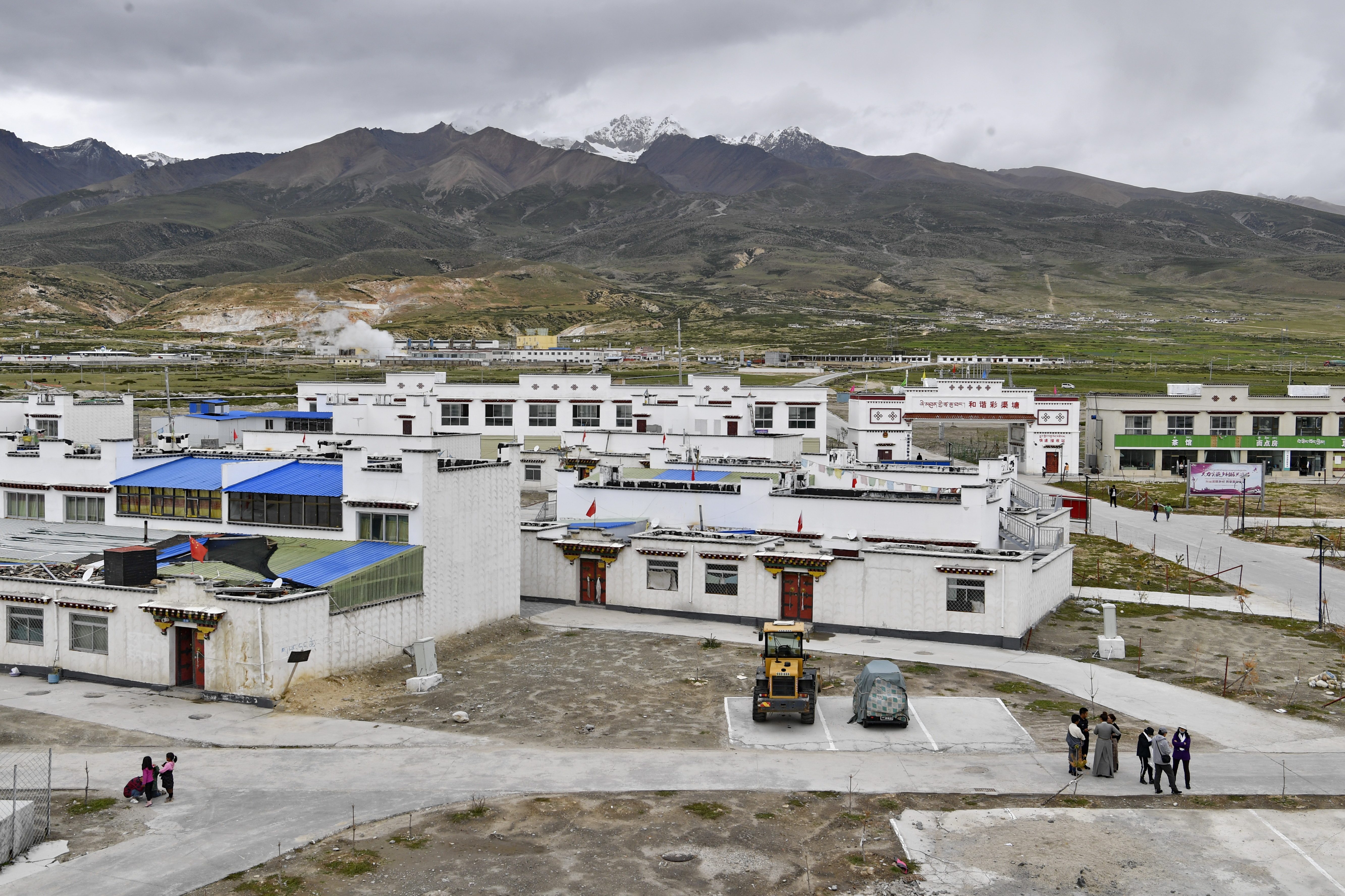 西藏当雄:易地搬迁群众奔小康(4)