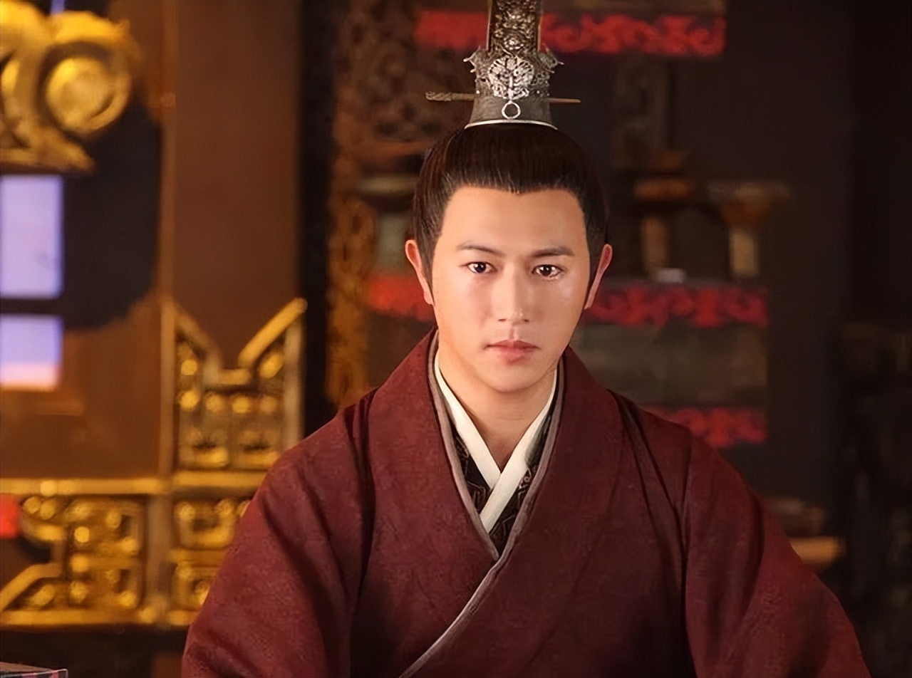 在代国,刘恒见到请他进京当皇帝的使者的时候,眉头紧锁,并不高兴.