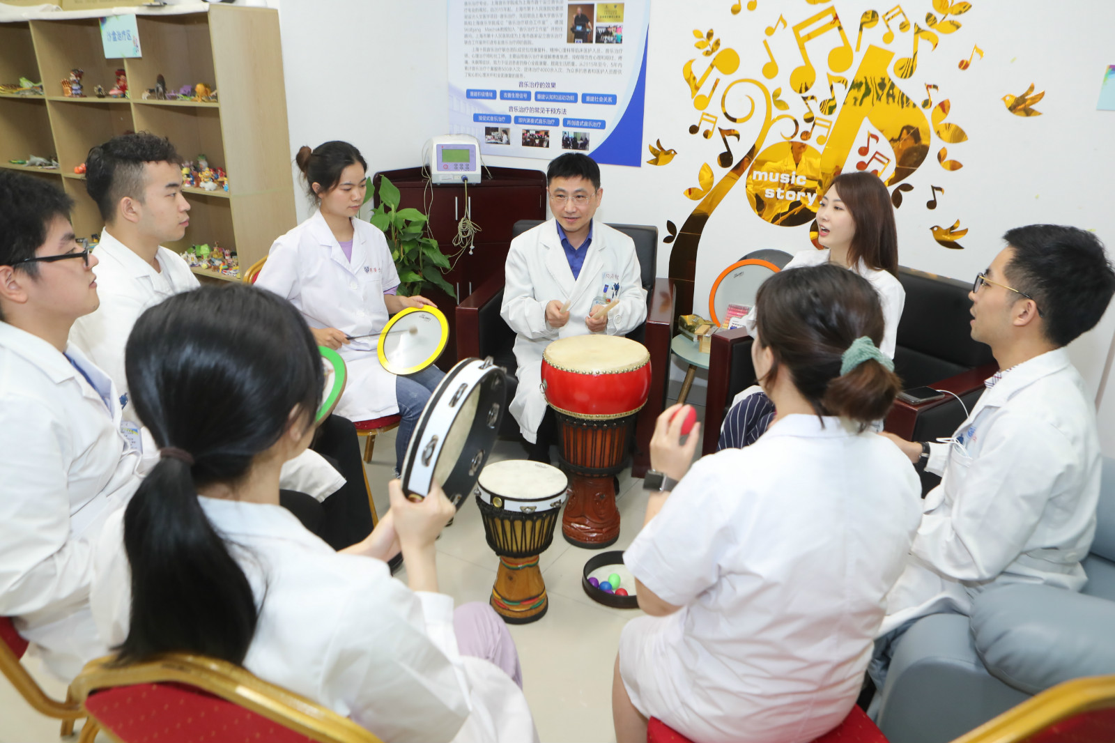 女孩开学日克服抑郁重回校园,上海十院用音乐治疗筑起一座座康复的