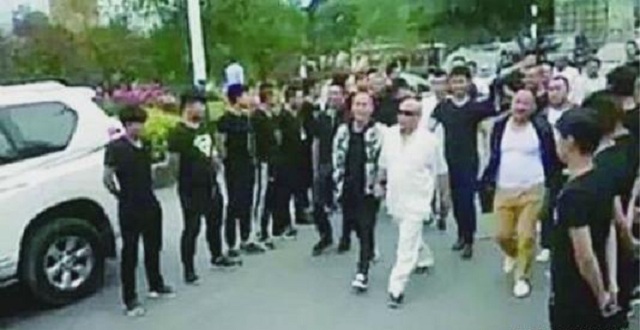 中纪委评天津"黑老大"刘凤学:百辆豪车迎他出狱,罪行令人发指