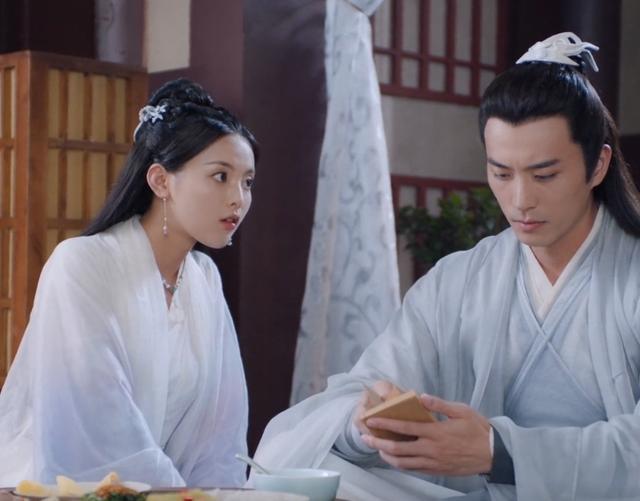 且听凤鸣:凤舞送生日礼物,书角的画太穿越,君临渊被动画片迷住