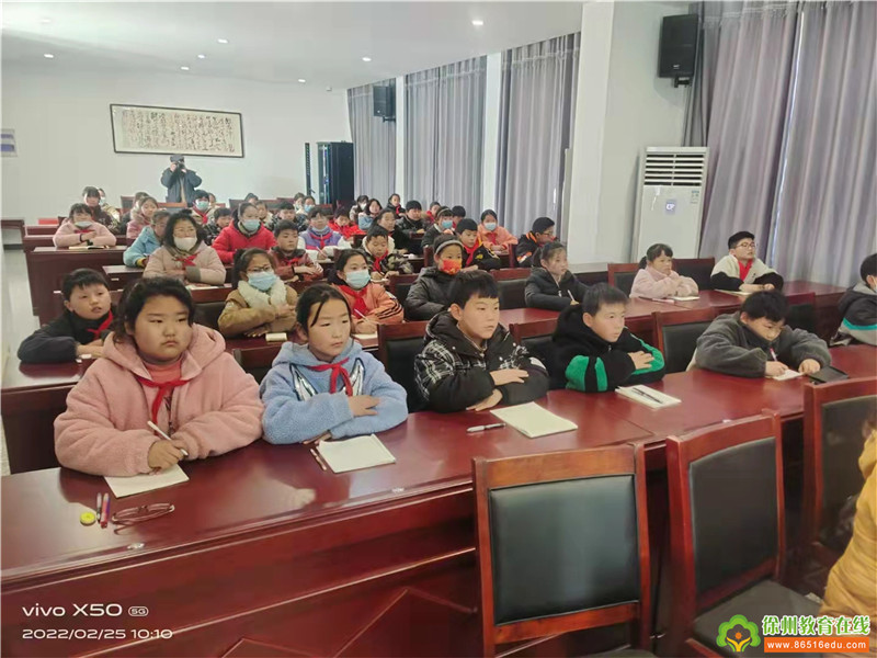 书香润心田中国作家协会会员作家张国志走进青墩寺小学