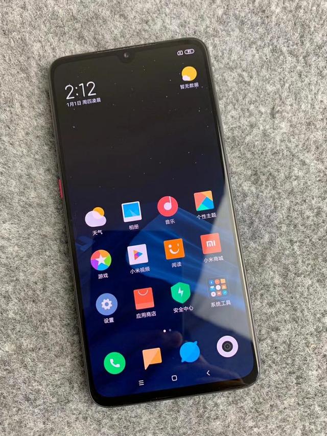 在闲鱼1899元入手小米9透明尊享版,去年它可是加价两千元呢