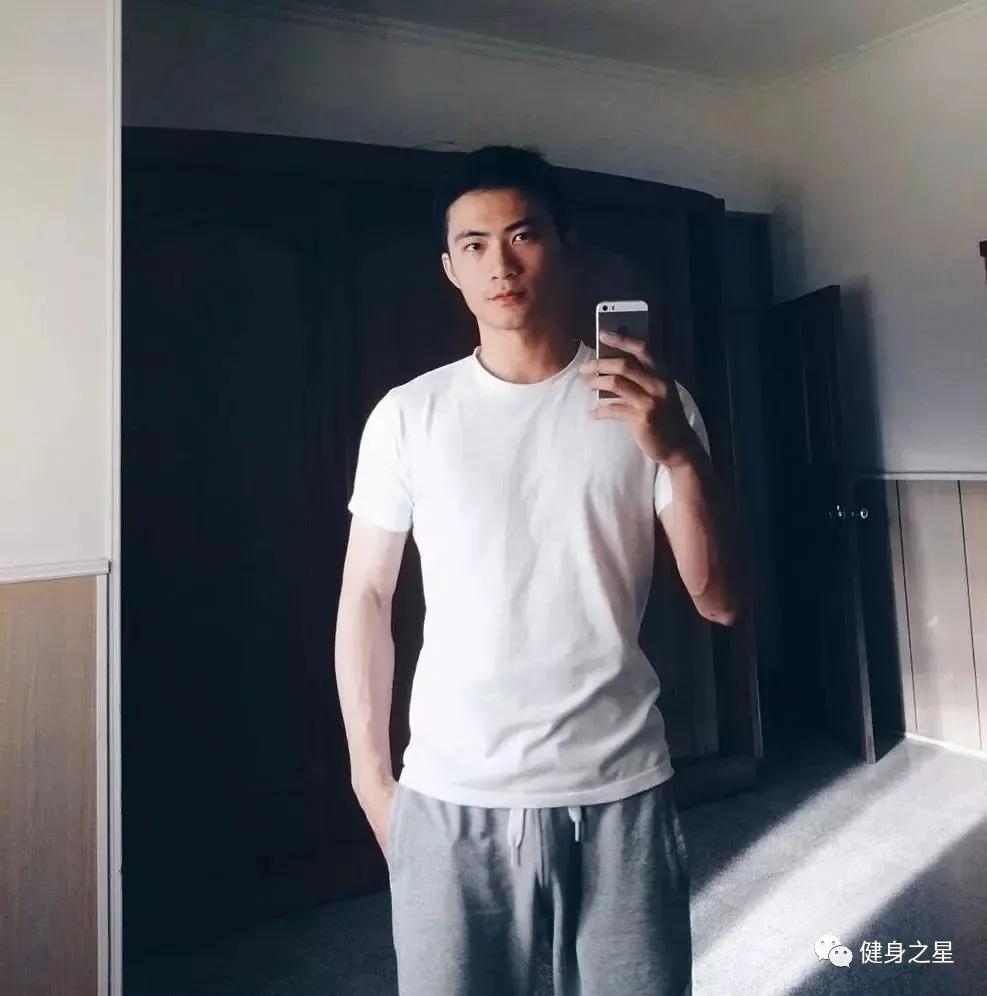 公狗腰鲨鱼线,高颜值台湾模特引发围观,这就是理想男友的样子吧