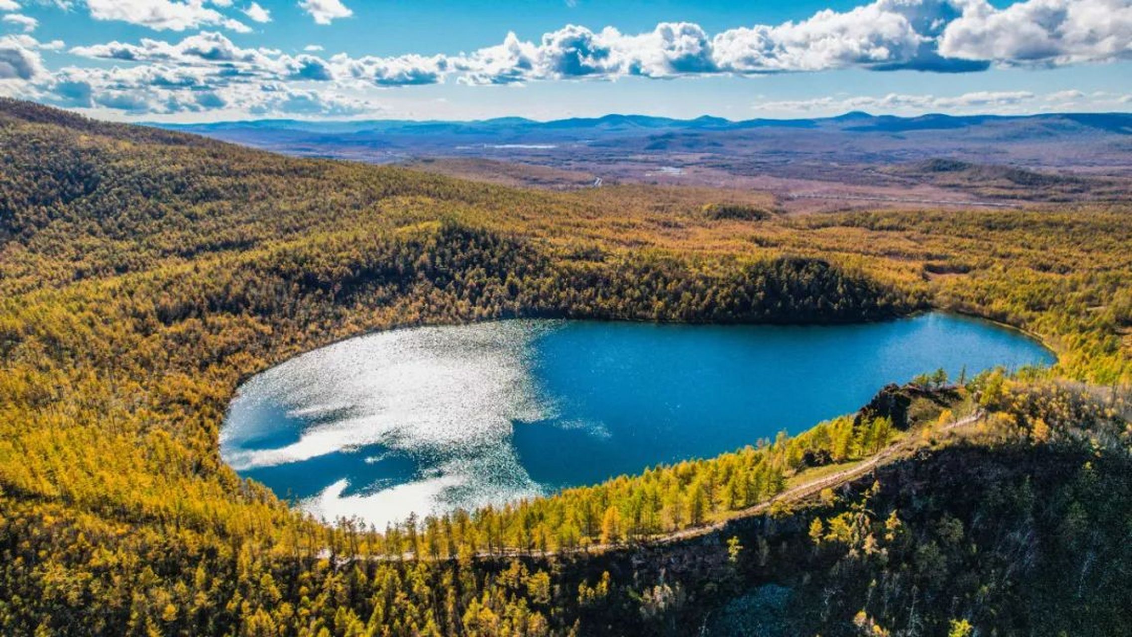 内蒙古阿尔山国家森林公园,位于兴安盟阿尔山市境内,是大兴安岭西南麓