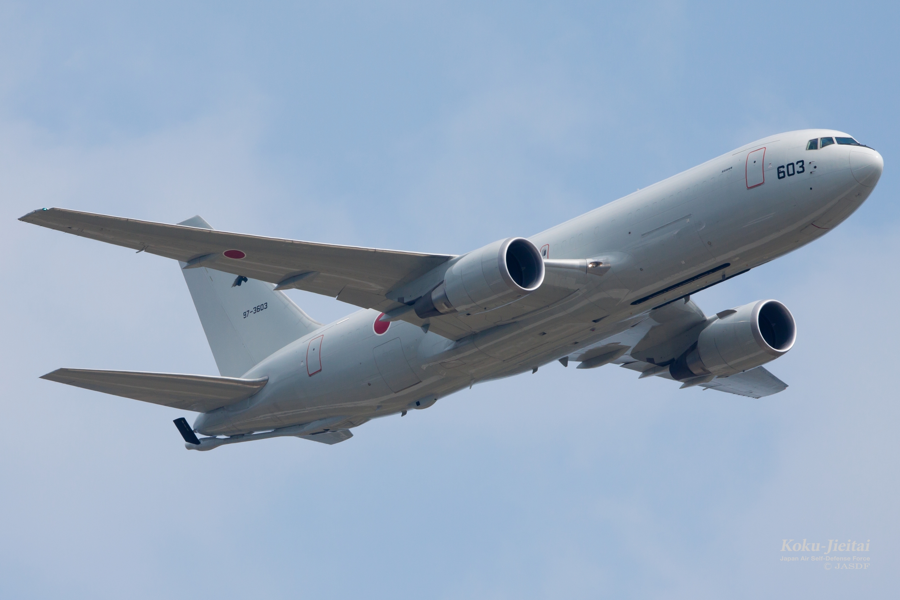 日本空中加油机图片