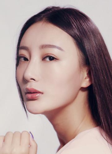 "宅男女神"王李丹妮:因演风月片差点被赶出家门,今30岁成名媛