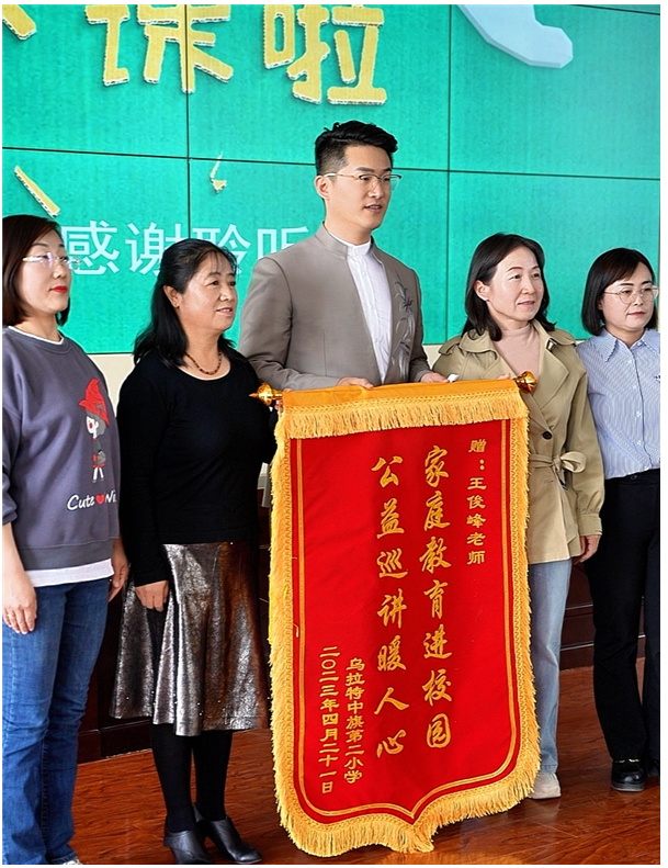 备受行业认可"峰哥说教育"王俊峰老师荣膺"亚洲八大新锐"奖项