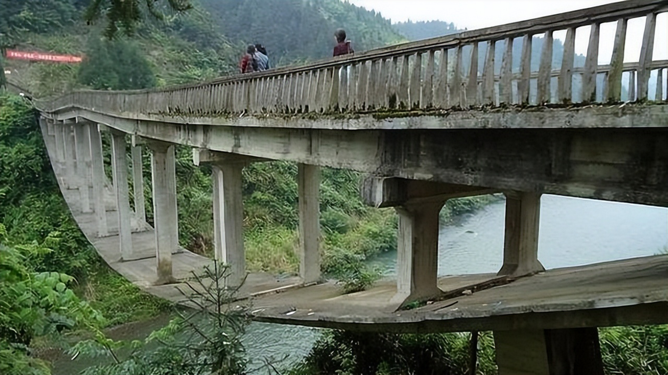 1999年,一位印度桥梁专家看到湖南的淘金桥后,开口嘲笑中国:"中国人造