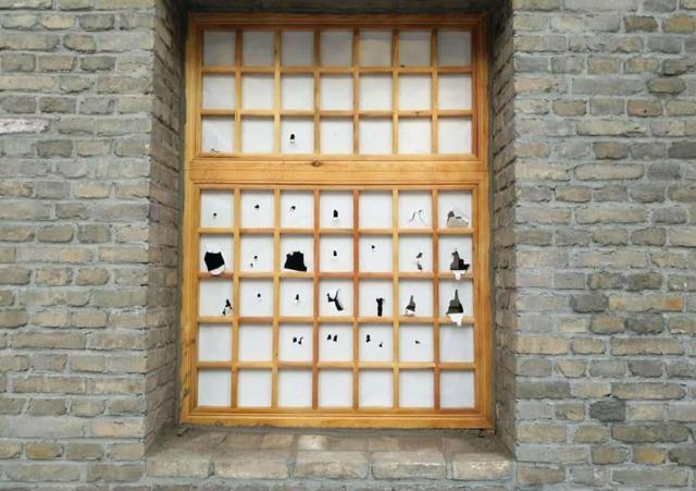 古时候的窗户纸是用什么纸做的,一戳就破为什么还能遮风挡雨?