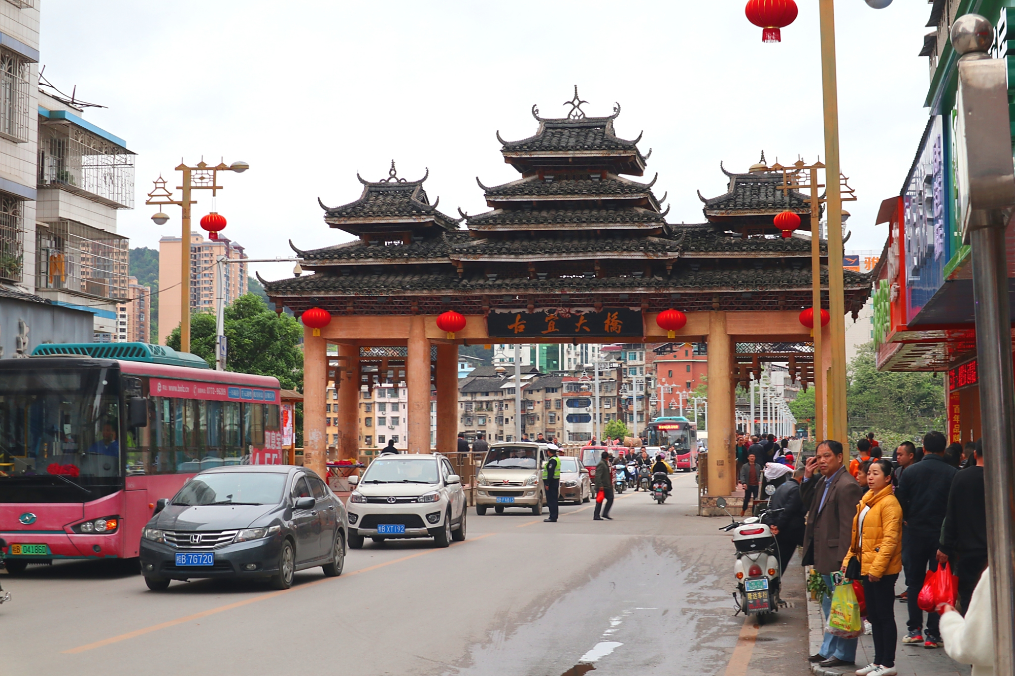 认识柳州百里侗乡三江县,就从月亮街开始,鼓楼,风雨桥一个不少